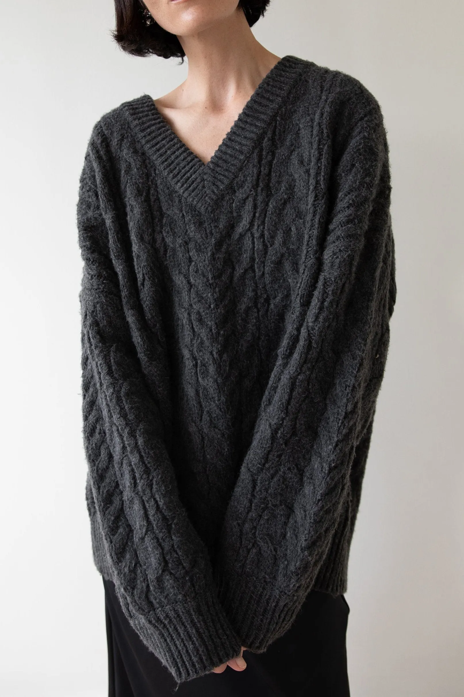 CABLE KNIT V-NECK SWEATER