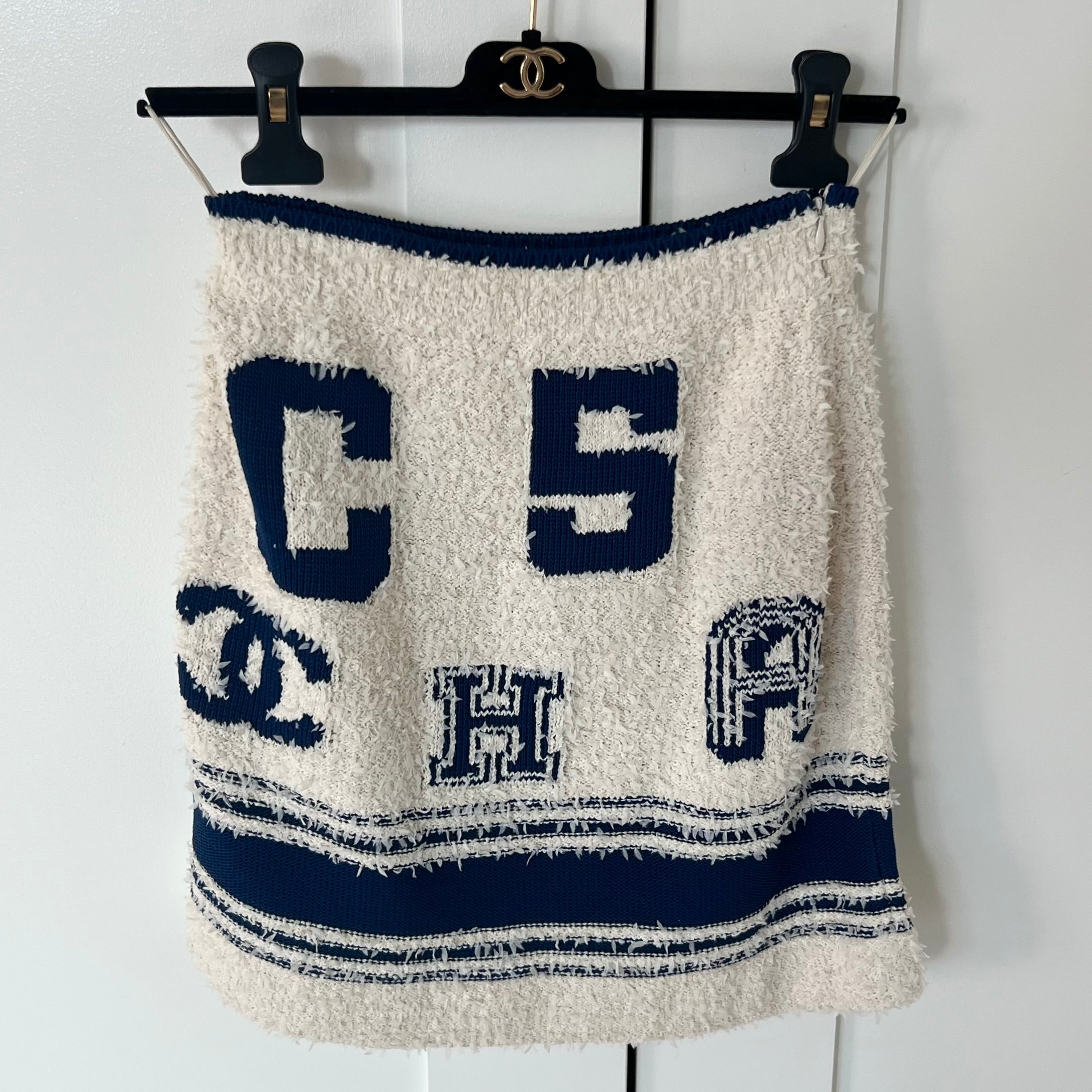 CHANEL cream boucle blue CC knit logo varsity short skirt FR36 S