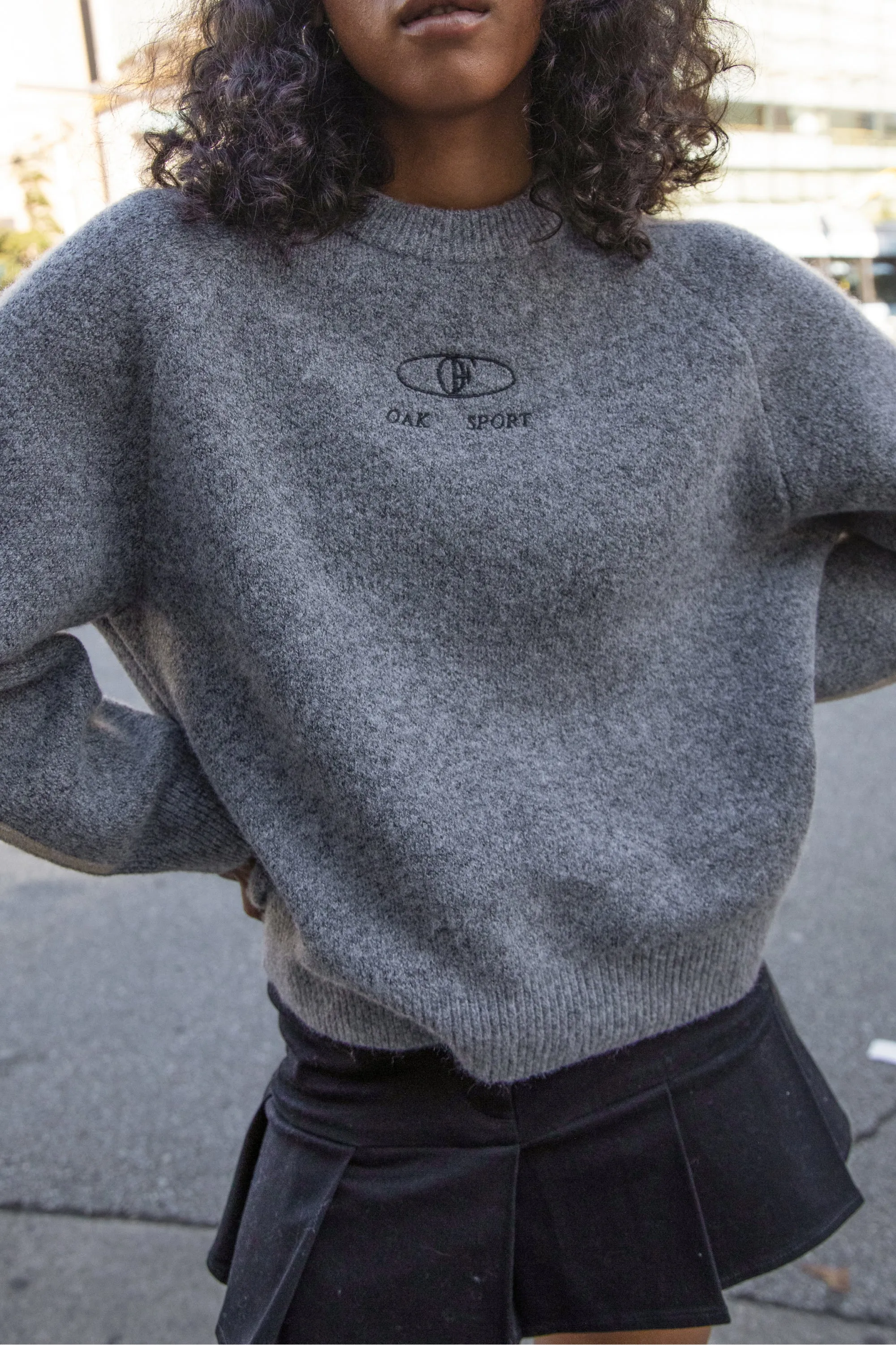 EMBROIDERED OAK SPORT SWEATER