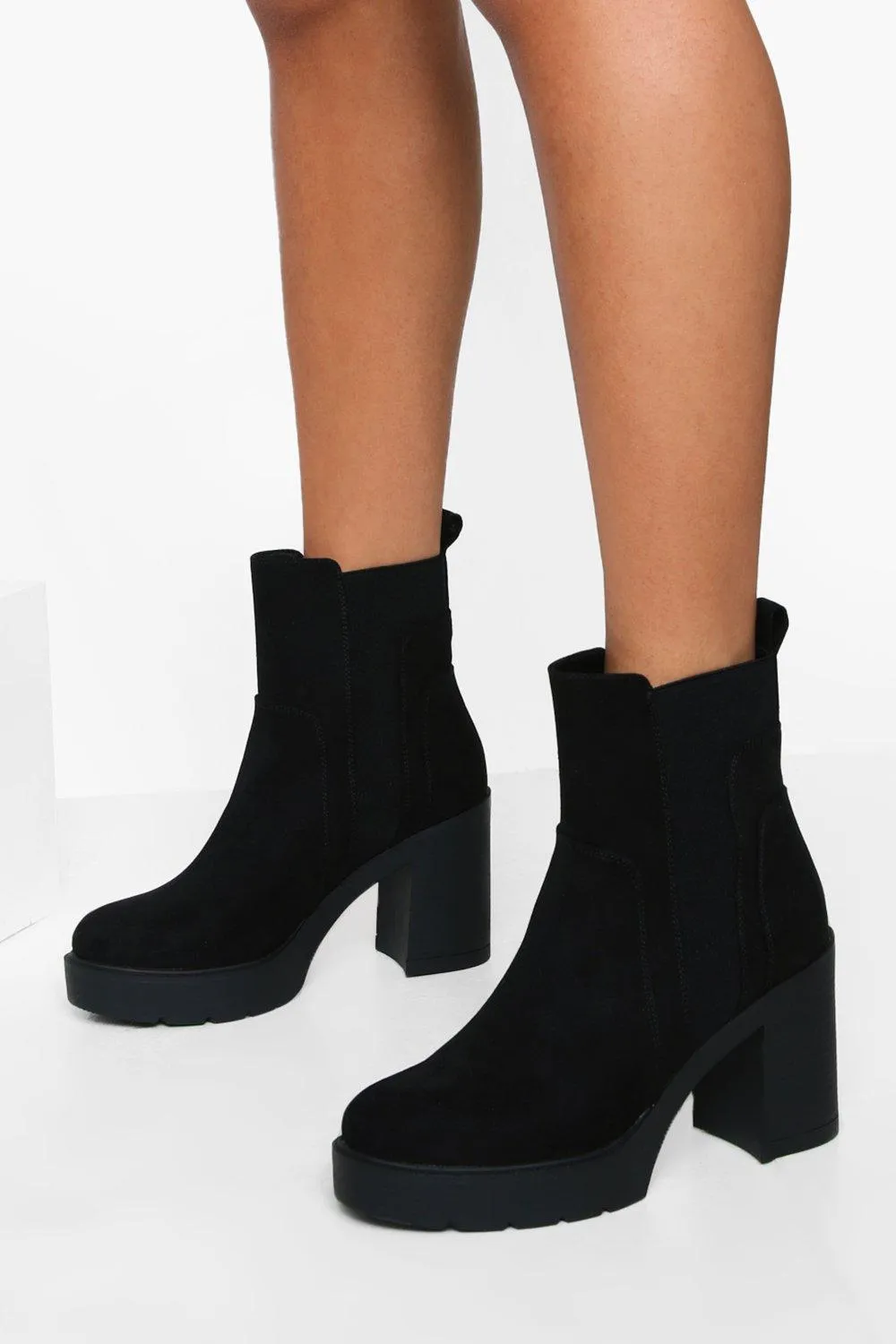 V Detail Chunky Chelsea Boot