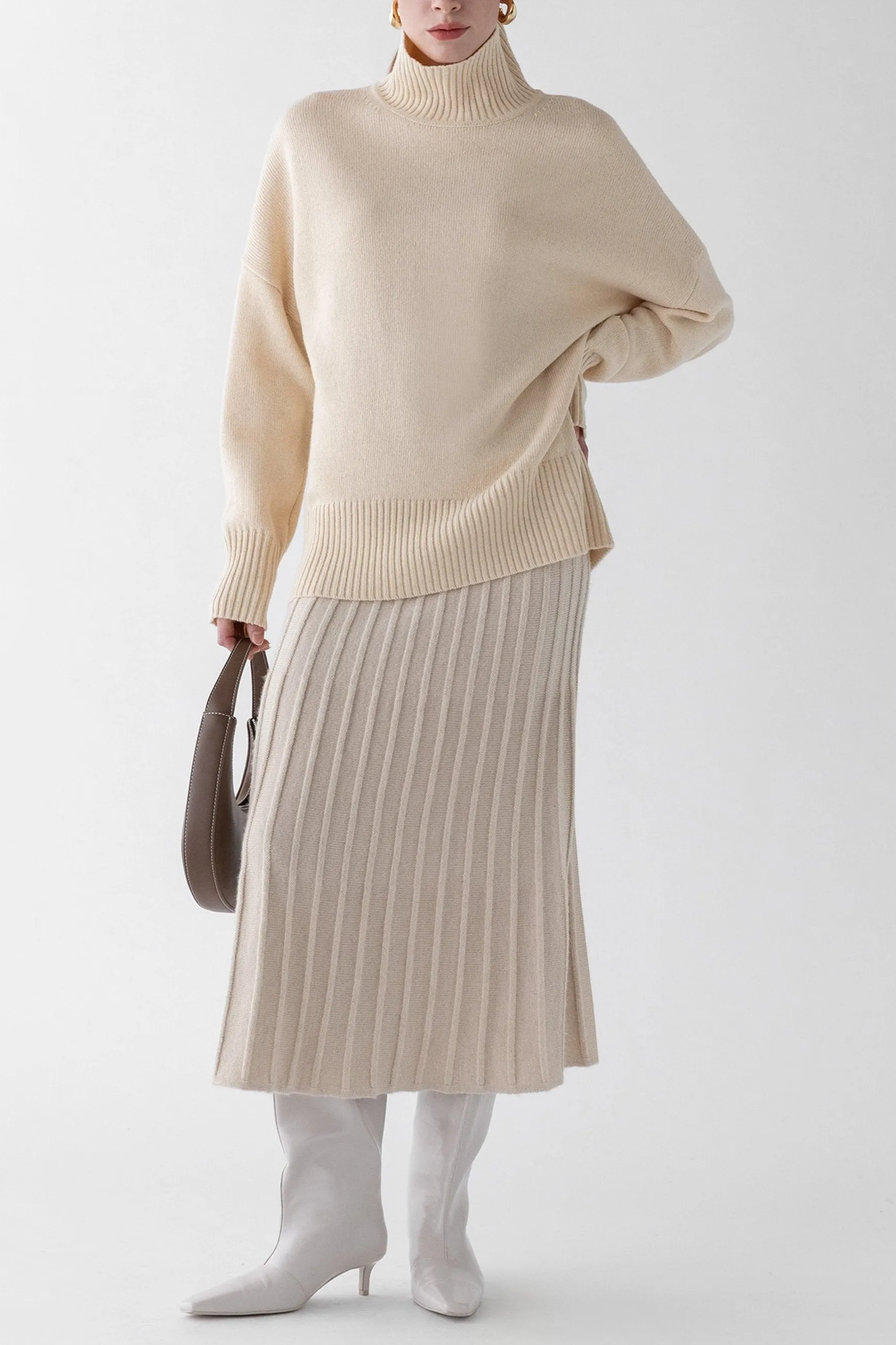 WOOL-BLEND OVERSIZED TURTLENECK SWEATER